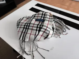 Echarpe Burberry ,Cuadros Beige y Negro