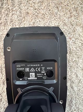 Sonda Garmin Striker 4, cable, soporte.