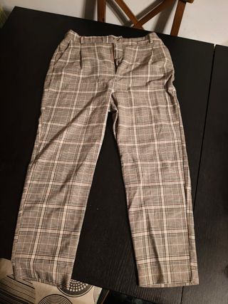 Pantalón cuadros Stradivarius Talla L