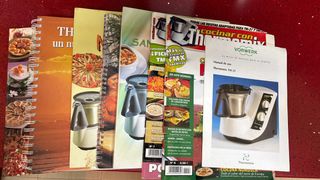 Thermomix TM21 con libro y accesorios