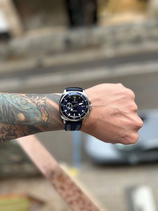 Reloj Poedagar Azul y Plateado