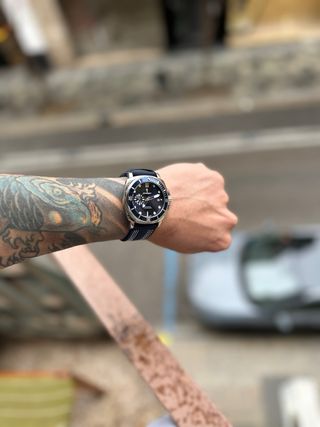 Reloj Poedagar Azul y Plateado