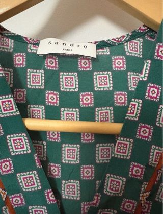 Vestido Sandro verde y rosa estampado