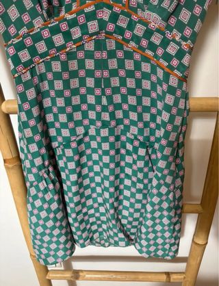 Vestido Sandro verde y rosa estampado