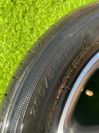 Llantas Volkswagen Jetta 205/50/16 con Neumáticos.