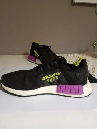 Scarpe Adidas NMD nere e viola