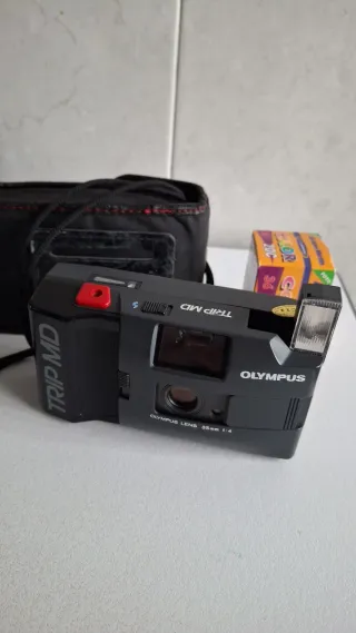 Camara fotos Olympus Negra con funda + Rollo Film