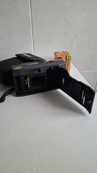 Camara fotos Olympus Negra con funda + Rollo Film