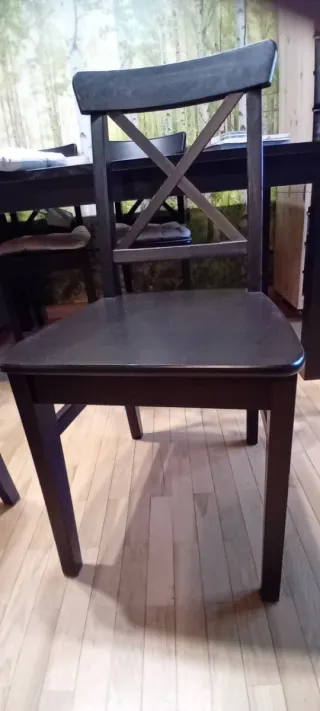 Mesa extensible Ikea y 4 sillas