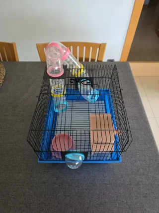 Jaula para hámster con accesorios