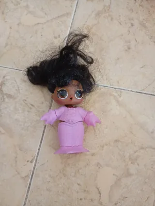 Muñeca LOL con vestido rosa