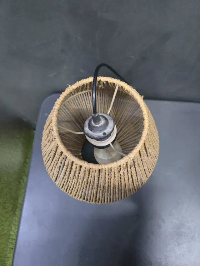 Lámpara de mesa de cuerda