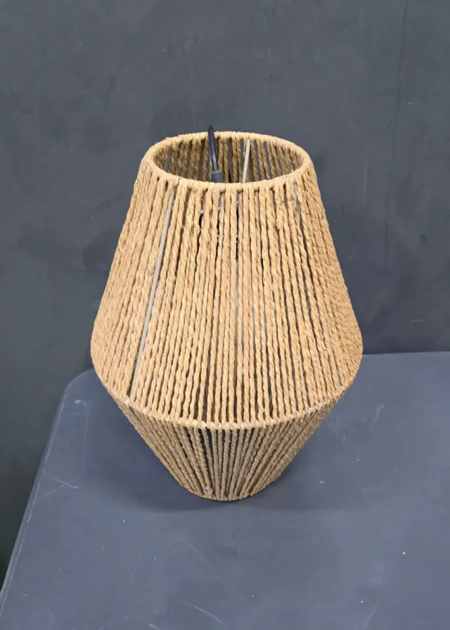 Lámpara de mesa de cuerda