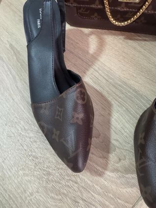 Bolso y tacones marrones