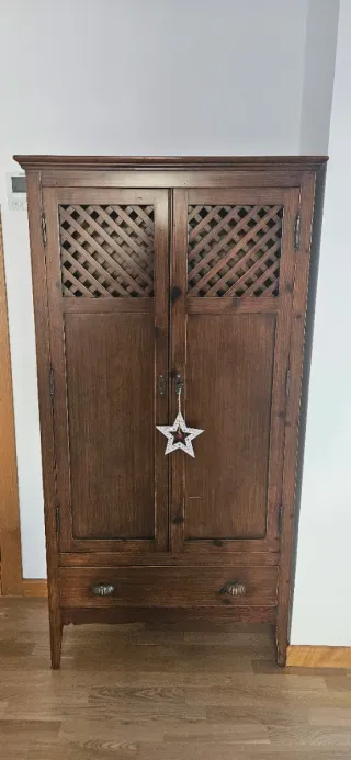 Armario rústico madera noble