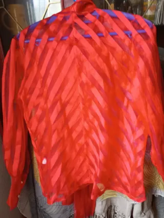 Blusa roja con lazo talla 46