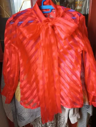 Blusa roja con lazo talla 46