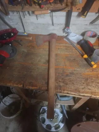 Hacha de madera