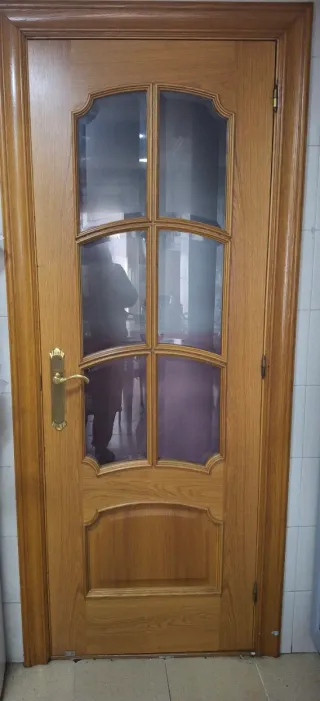 Puerta madera con cristal