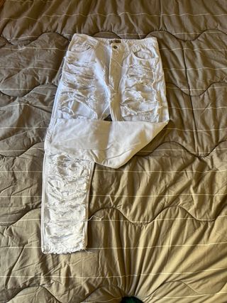 Jeans bianchi strappati