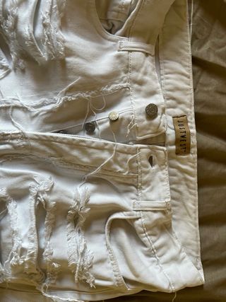 Jeans bianchi strappati