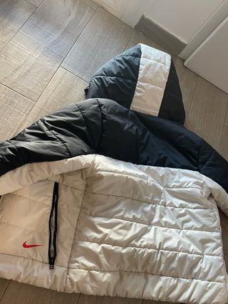 Chaqueta Nike Negra y Blanca