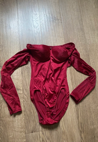 Body rojo manga larga