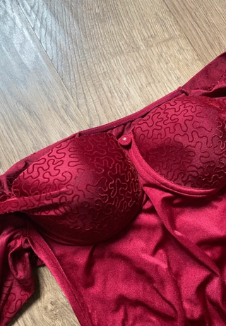 Body rojo manga larga