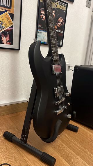 Chitarra elettrica nera