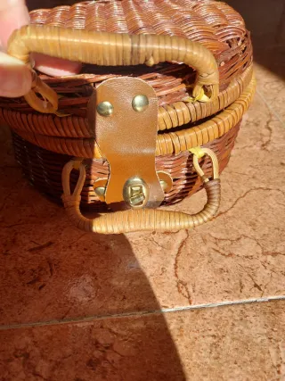 Bolso mano mimbre cierre cuero