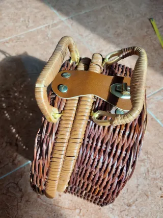 Bolso mano mimbre cierre cuero