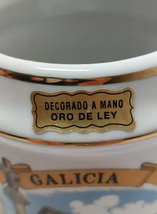 Jarras cerámicas de Galicia decoradas a mano