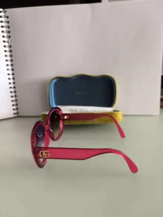 Gafas de sol Gucci rojas transparente