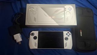 Asus ROG Ally Z1 Extreme con custodia