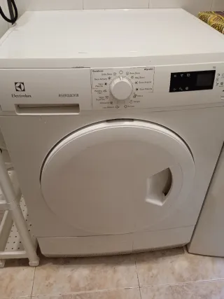 Secadora 7KG sin salida de agua 60L*53l*84A cm