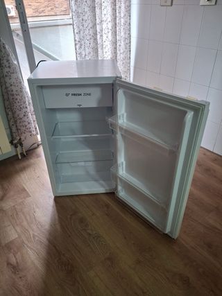Nevera pequeña OK.