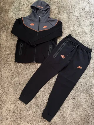 Conjunto Nike Tech Fleece Syna World