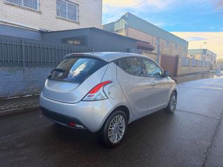 Lancia Ypsilon 2012 UNICO DUEÑO 130.000 PEGATINA C