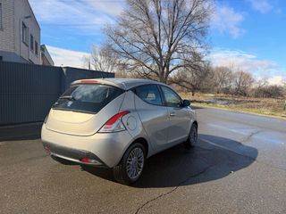 Lancia Ypsilon 2012 UNICO DUEÑO 130.000 PEGATINA C