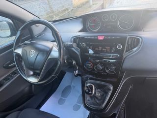 Lancia Ypsilon 2012 UNICO DUEÑO 130.000 PEGATINA C