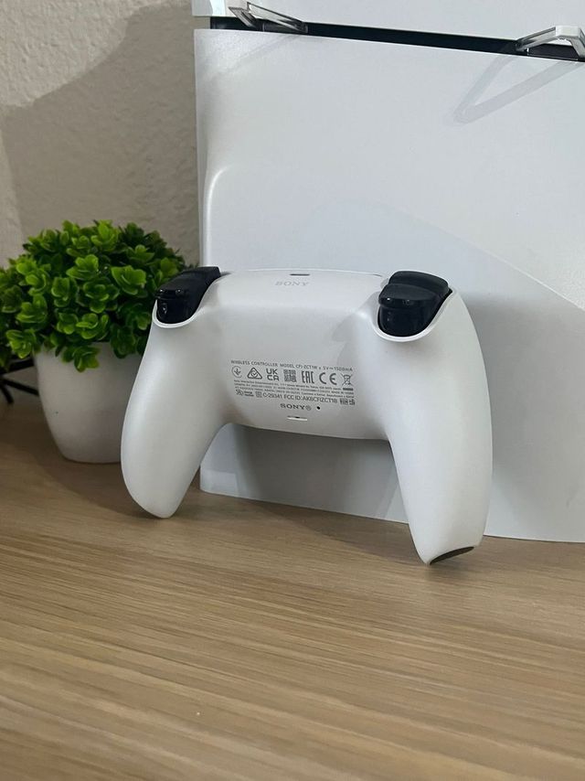 Controller PS5 con joystick magnetici