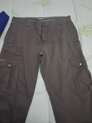 Pantalones de trabajo y caza