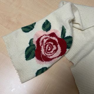 Maglioncino panna con rosa cottagecore