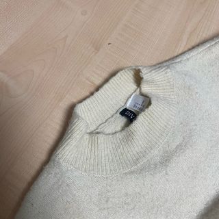 Maglioncino panna con rosa cottagecore