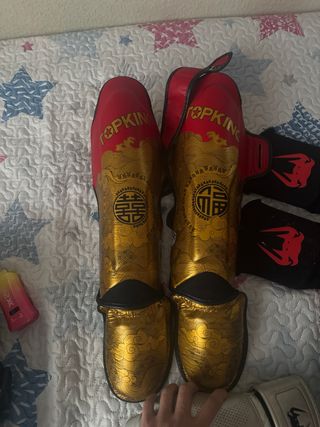 Espilleras y guantes kickboxing y taekwondo