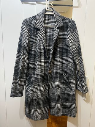 Abrigo de paño  De cuadros blanco  y negro