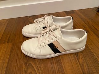 Zapatillas Ralph Lauren Blancas con Detalles Dorad