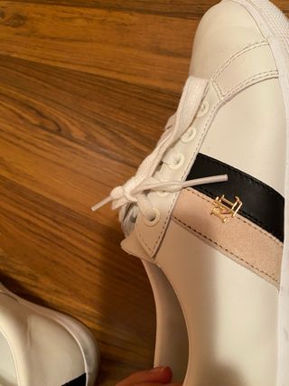 Zapatillas Ralph Lauren Blancas con Detalles Dorad