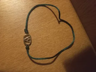 Bracciale con ciondolo iniziale V