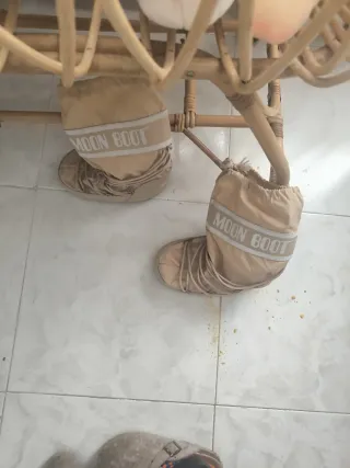 Botas de esquí negras y marrones